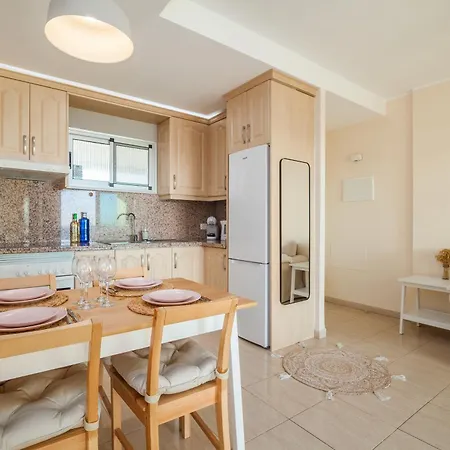 Sunny Ocean View - Pool, Fibre Net Apartment *