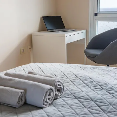 Sunny Ocean View - Pool, Fibre Net Apartment *