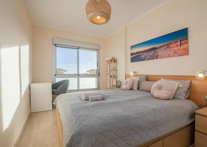 Sunny Ocean View - Pool, Fibre Net Apartment