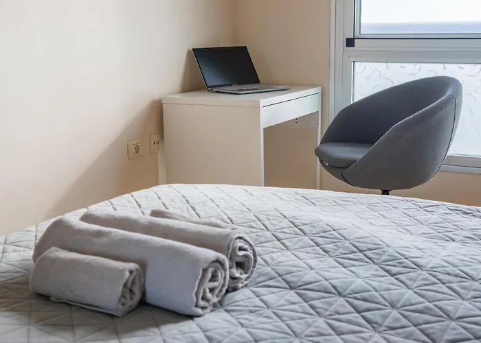 Sunny Ocean View - Pool, Fibre Net Apartment *